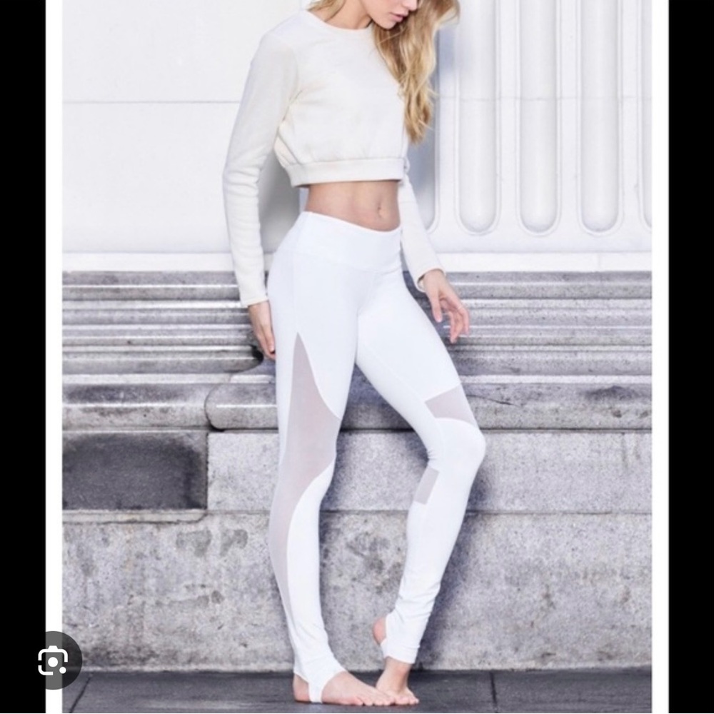 Alo Yoga Coast Leggings in white